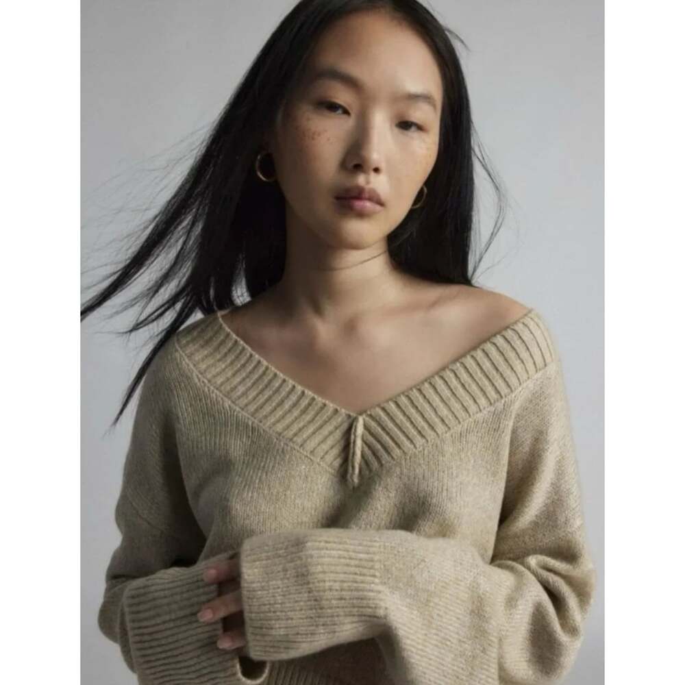 UO BDG Jenna Cropped V-Neck Sweater